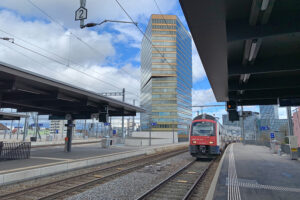Arbeiten an der Bahn, Bürohochhaus Zurich-Oerlikon